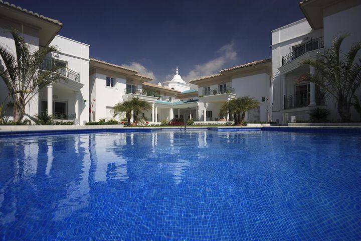 Pools & Facilities