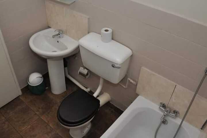 Room 6 of 18