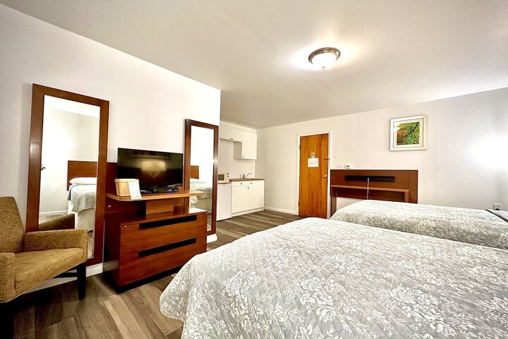 2 Double Beds (5 of 8)