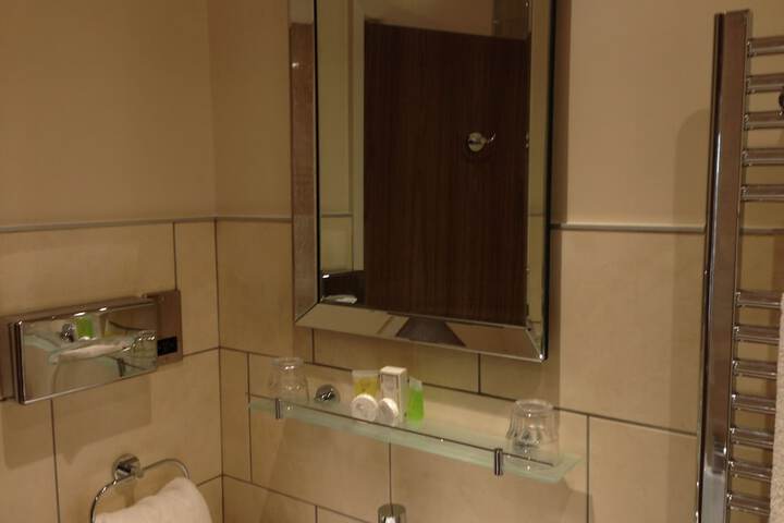 Room 52 of 83