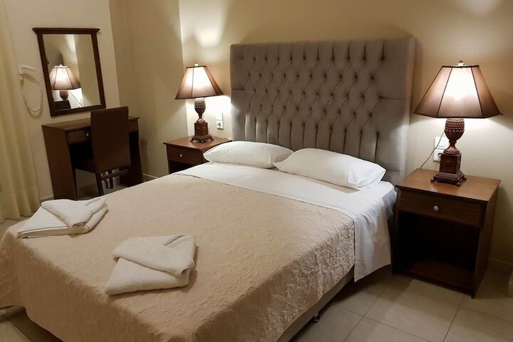 Room 7 of 32