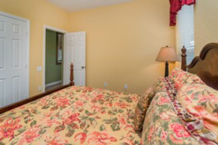 Room 27 of 38
