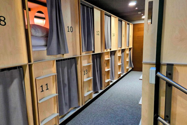 Room 21 of 35