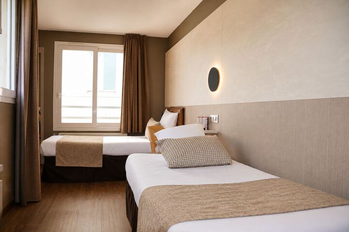 Room 40 of 65