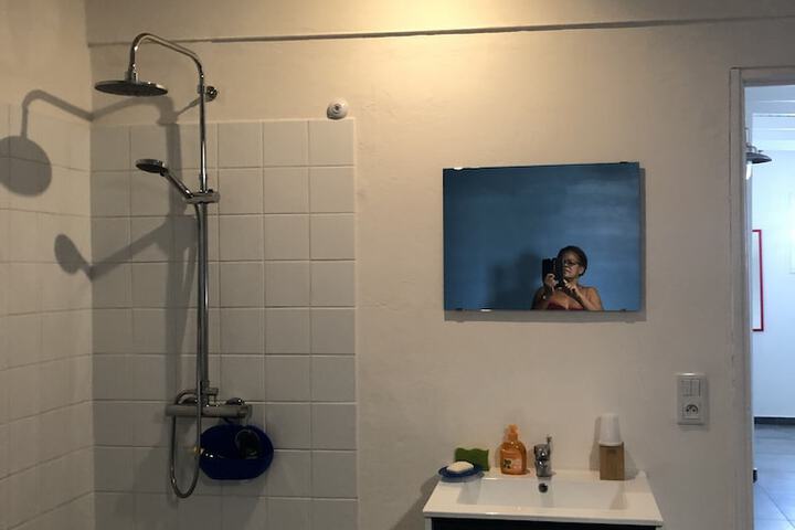 Room 28 of 46