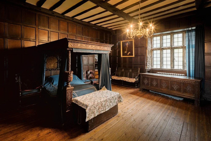 Room 2 of 25