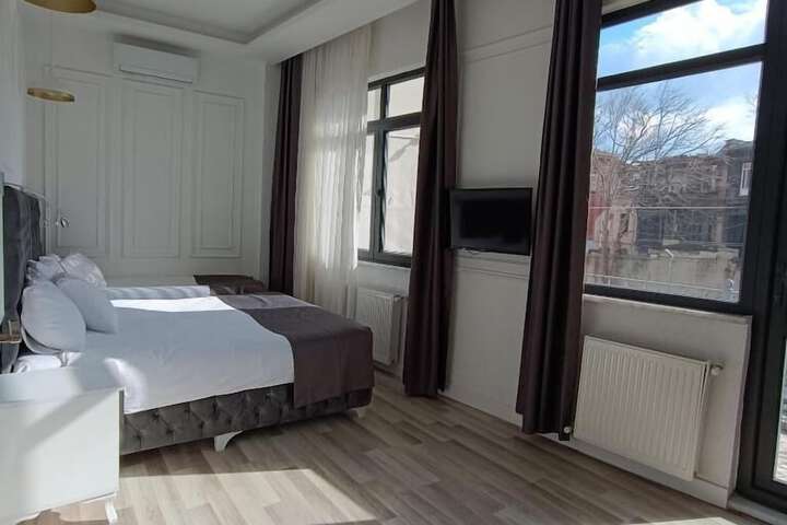 Room 47 of 85