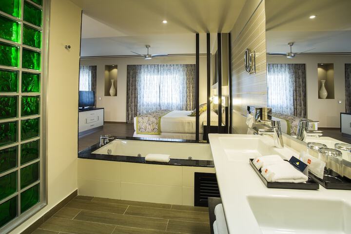 Room 14 of 108