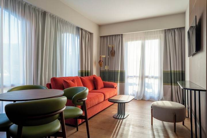 Room 28 of 334
