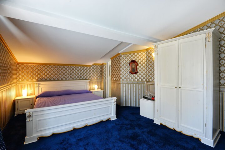 Room 17 of 59