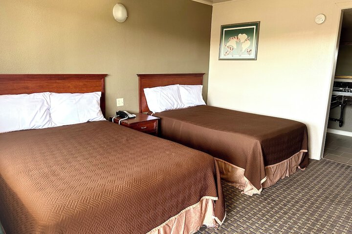 1 Double Bed (2 of 6)