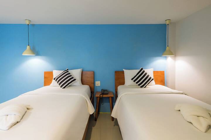 Room 3 of 33