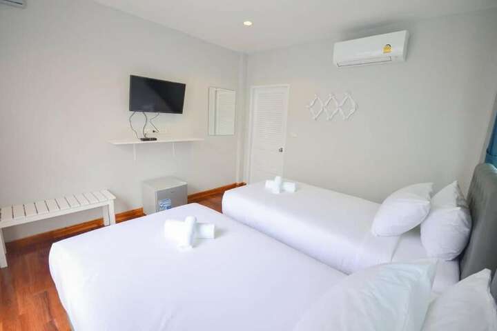 Room 12 of 38