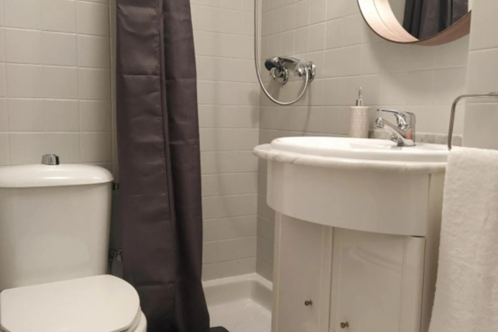 Room 6 of 10
