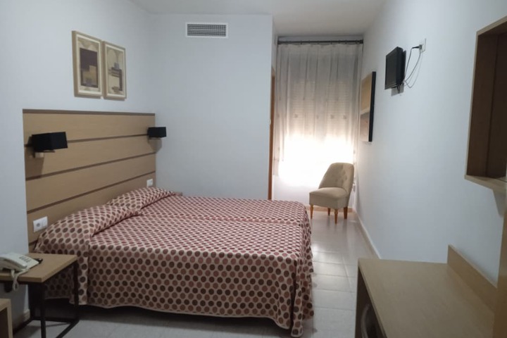 Room 11 of 32