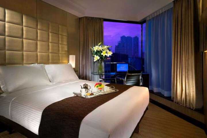 Room 10 of 30