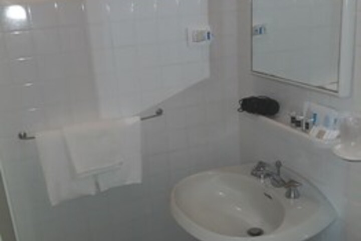 Room 6 of 24