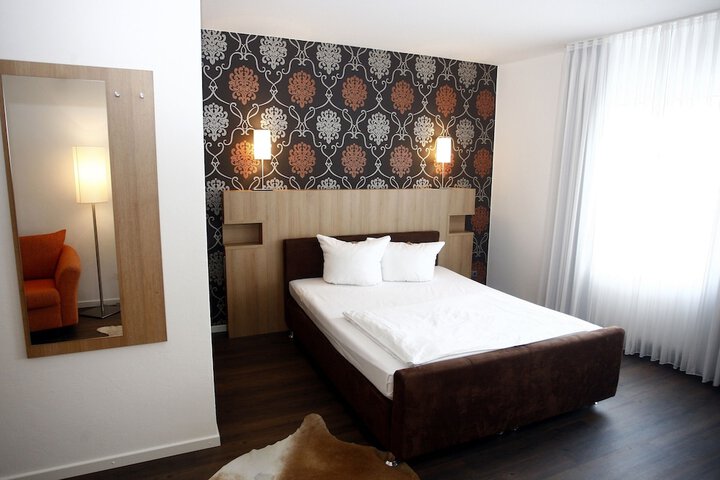 Room 9 of 28