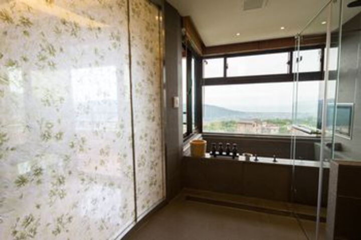 Room 4 of 79