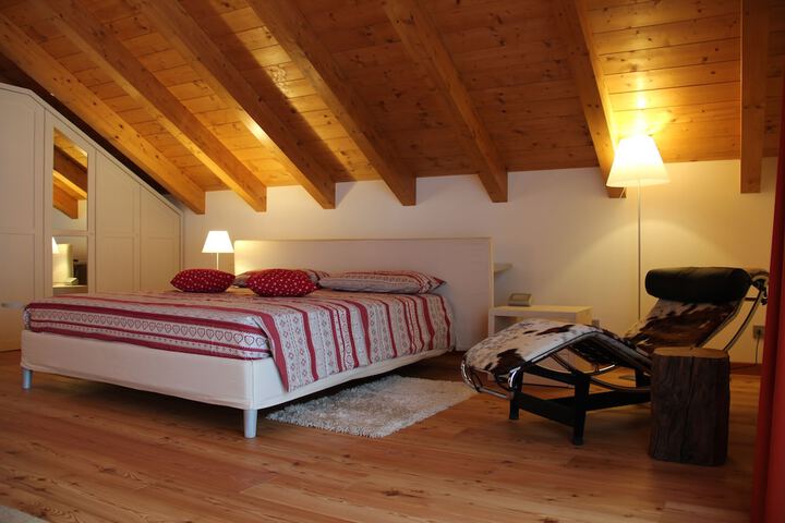 Room 8 of 61