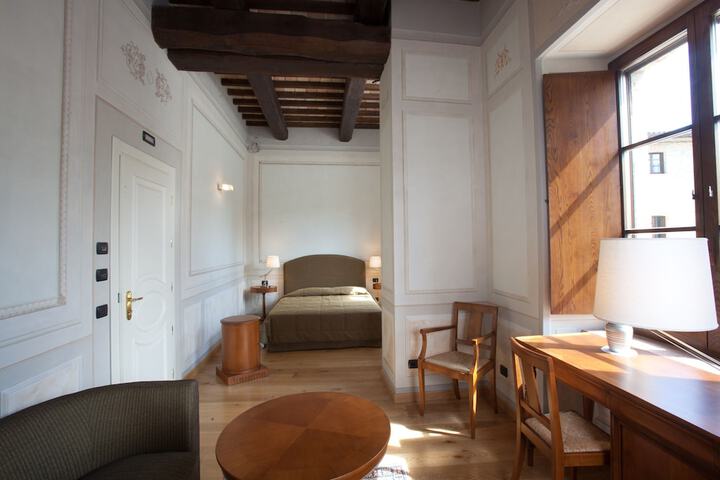 Room 39 of 300