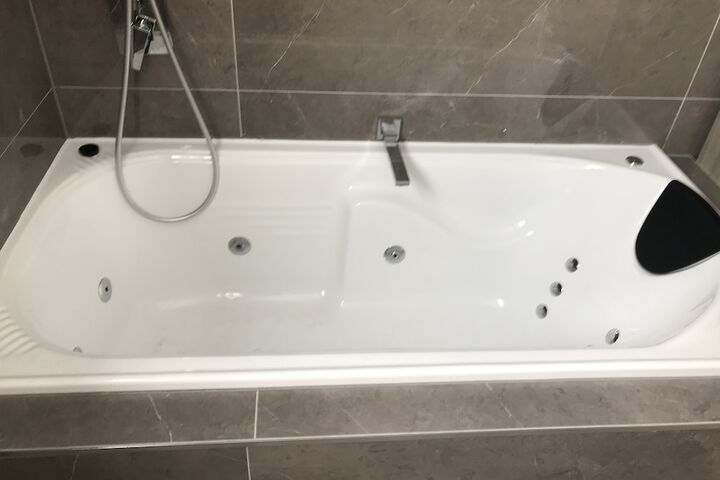 Hot Tub 22 of 38