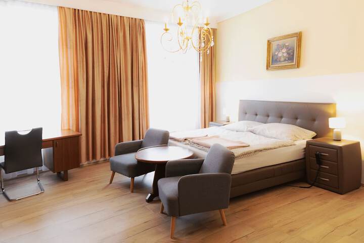 Room 4 of 18