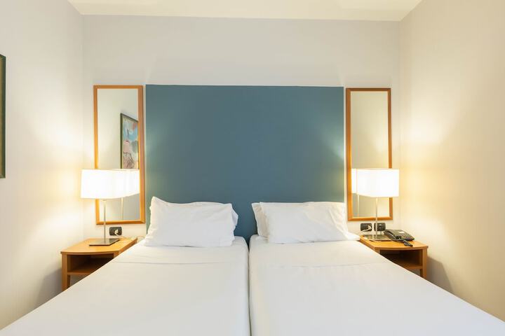 Room 8 of 49