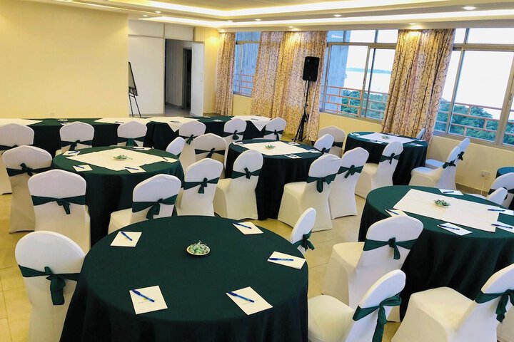 Ballroom/Hall 73 of 114