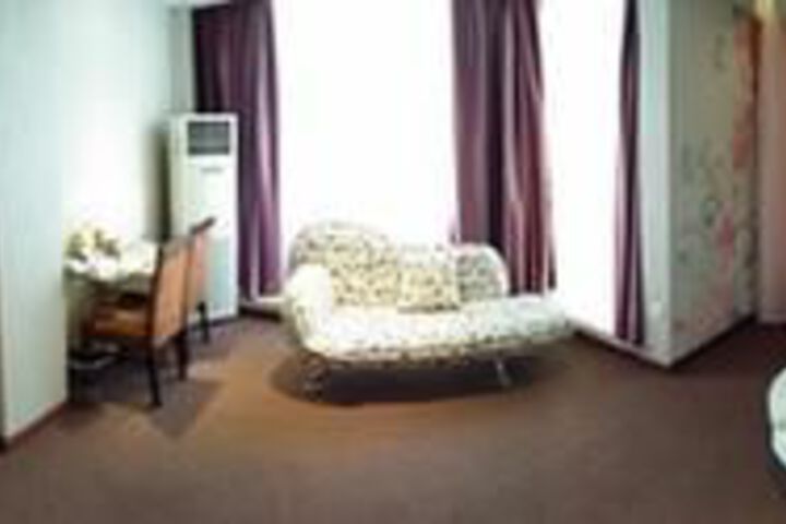 Room 14 of 30