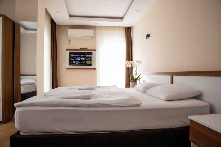 Room 25 of 151