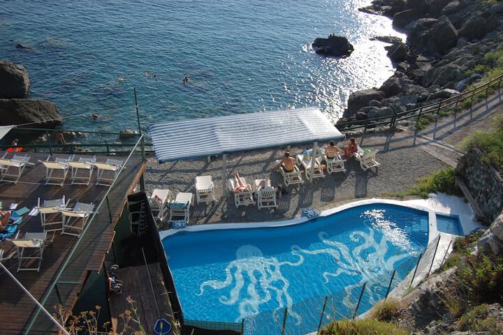 Hotel Pool