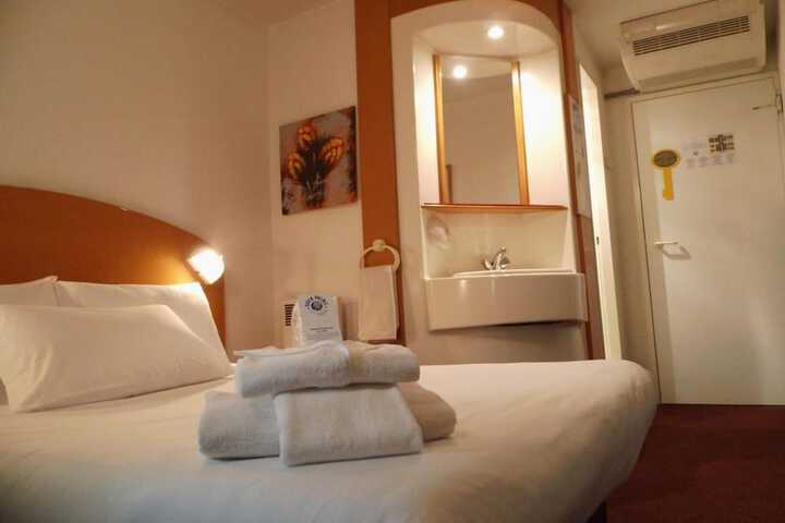 Room 14 of 32