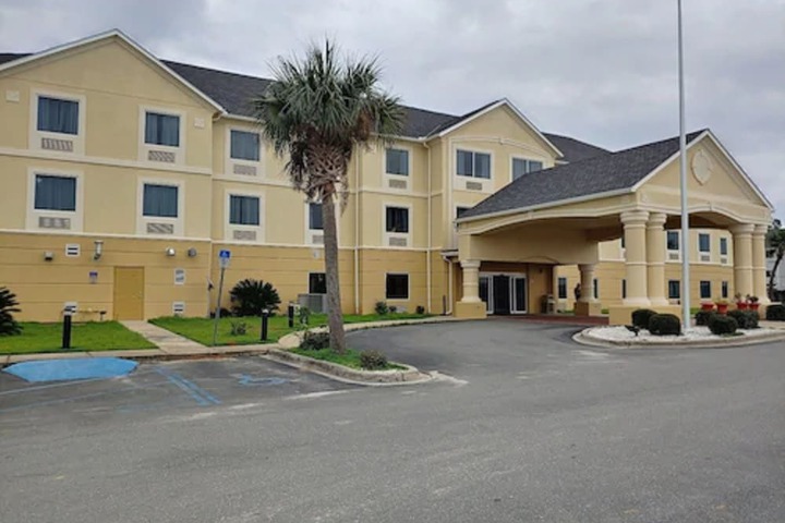 Hotel 51 of 61