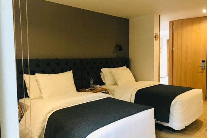 Room 5 of 64