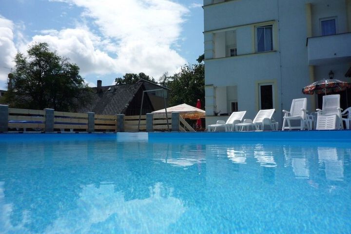 Hotel Pool