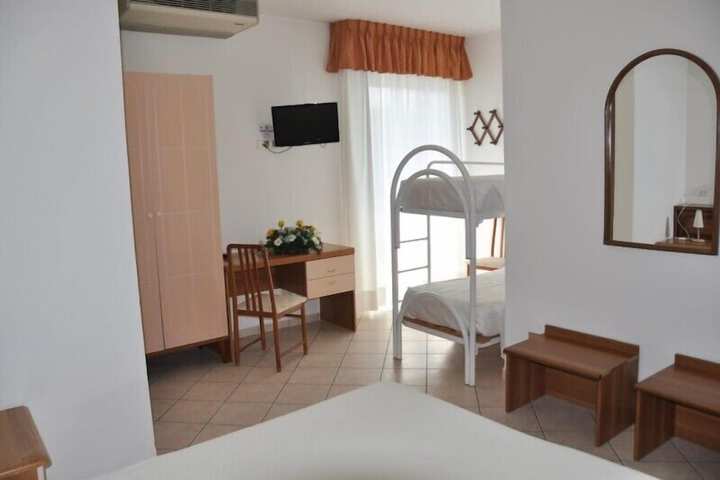 Room 7 of 44