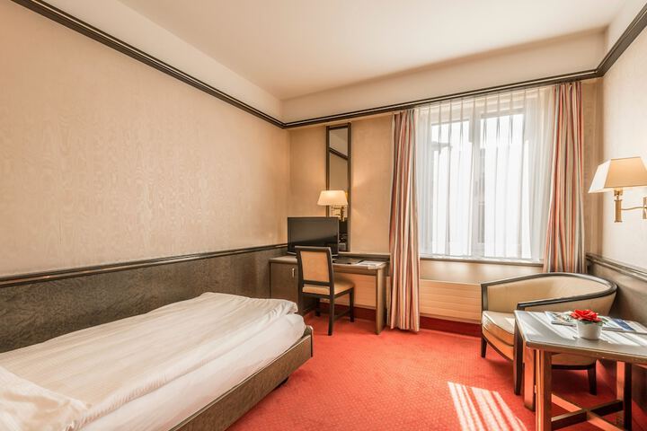 Room 63 of 146