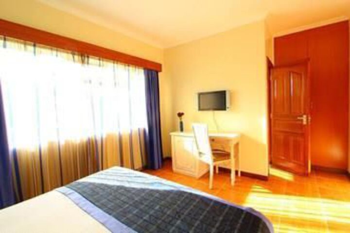 Room 11 of 21