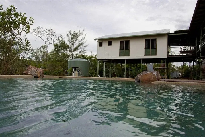 Pool 4 of 6