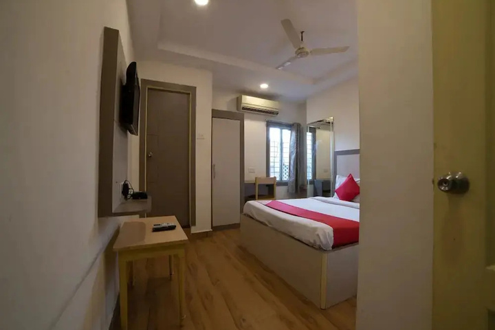 Room 6 of 10