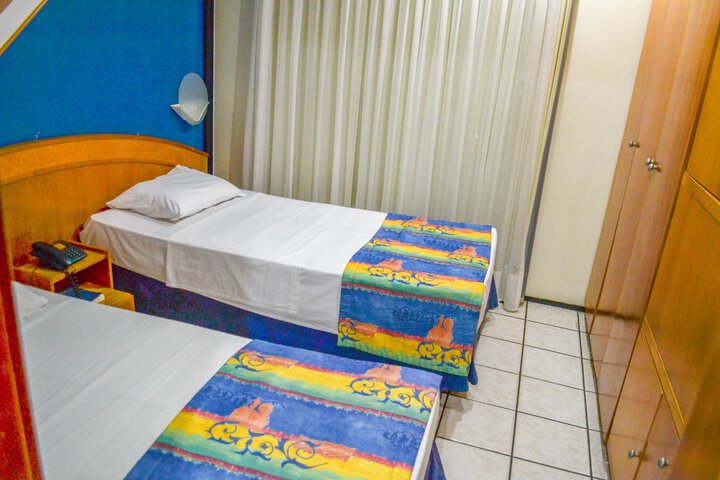 Room 7 of 32