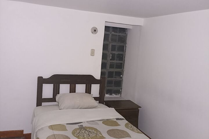 Room 13 of 16