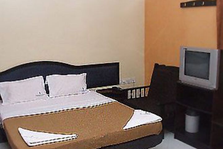 Room 3 of 3