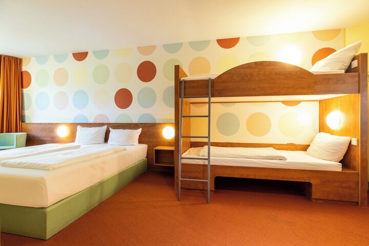 Room 43 of 154