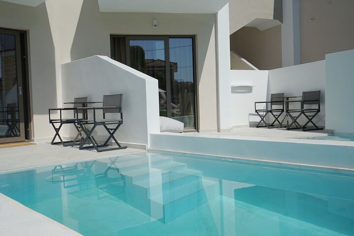 Pool 92 of 184