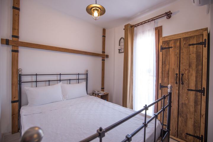 Room 8 of 27