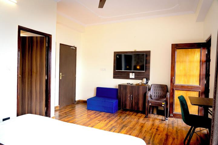 Room 8 of 36