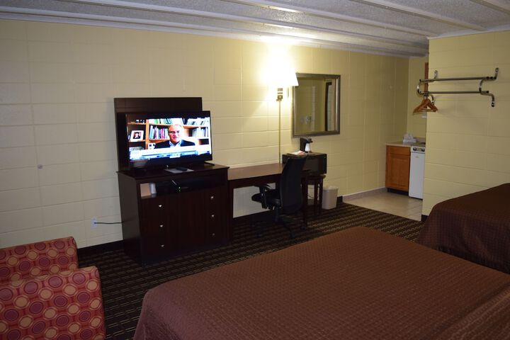 1 Queen Bed (30 of 55)