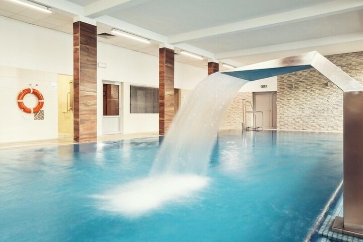 Pool 9 of 15